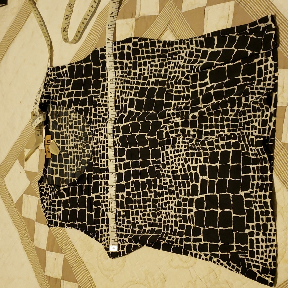 Like new cute top.